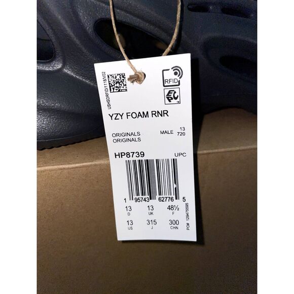 Adidas Yeezy Foam RNR Onyx - Picture 6 of 12